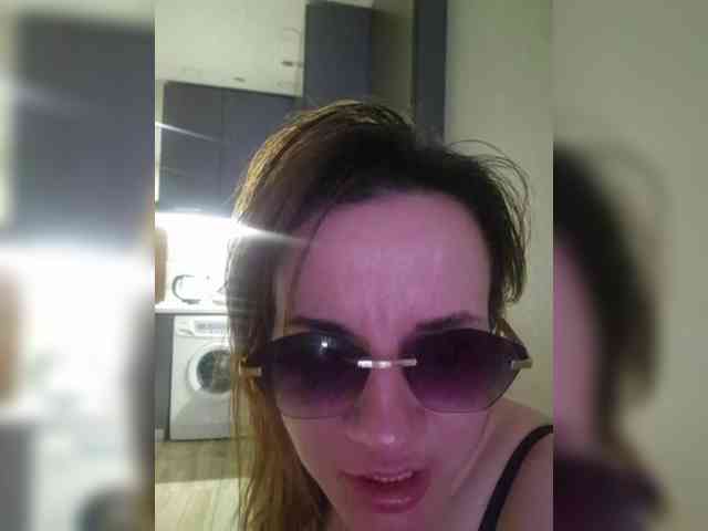 Kira183 webcam