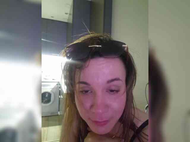 Kira183 webcam
