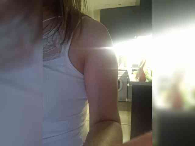 Kira183 webcam