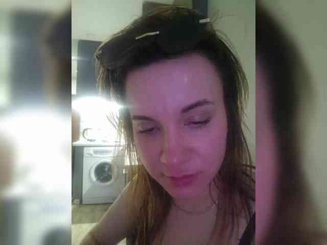 Kira183 webcam