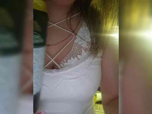 Kira183 webcam