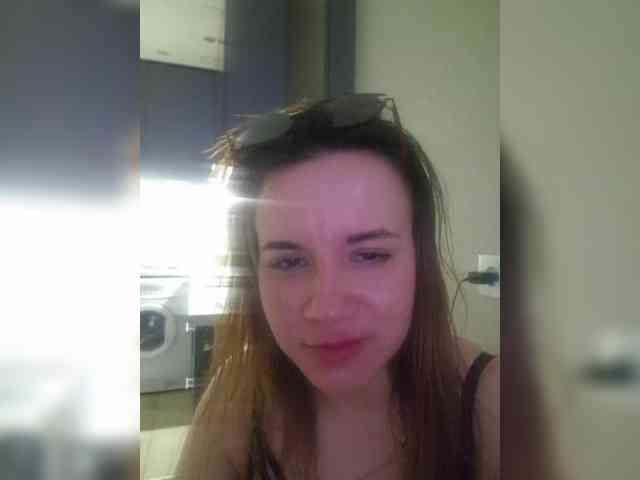 Kira183 webcam