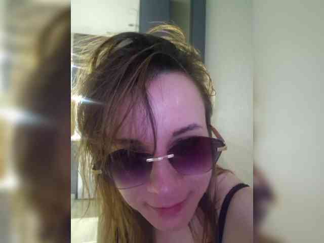 Kira183 webcam