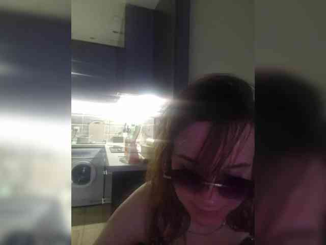 Kira183 webcam