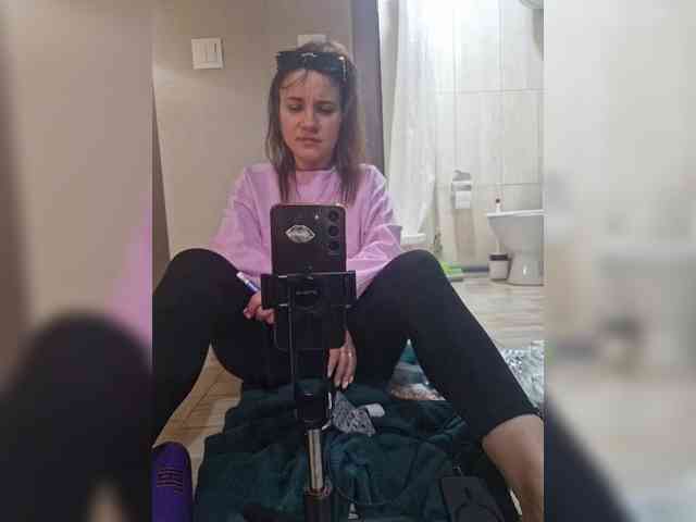 Kira183 webcam