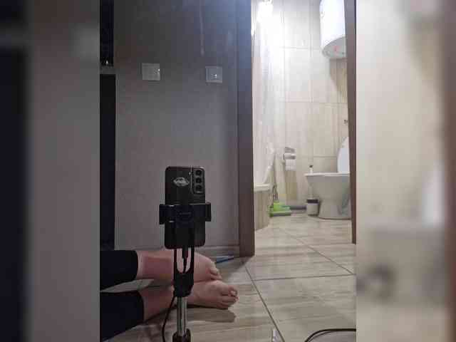 Kira183 webcam