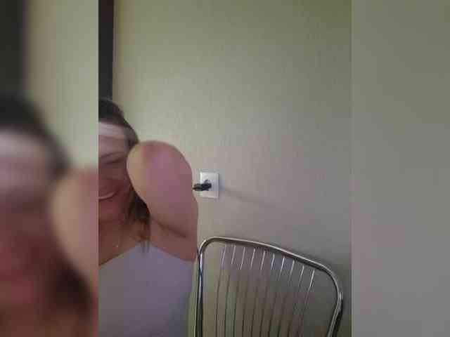 Kira183 webcam