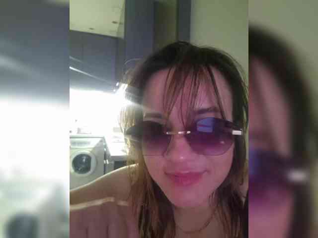 Kira183 webcam