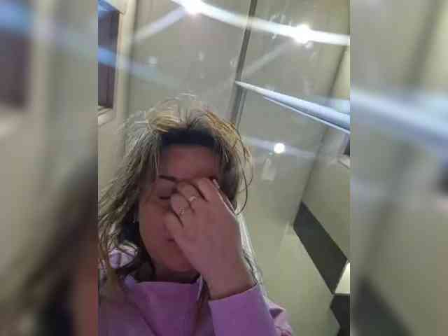 Kira183 webcam