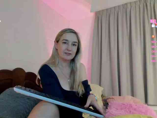 Sweetnina's webcam live show