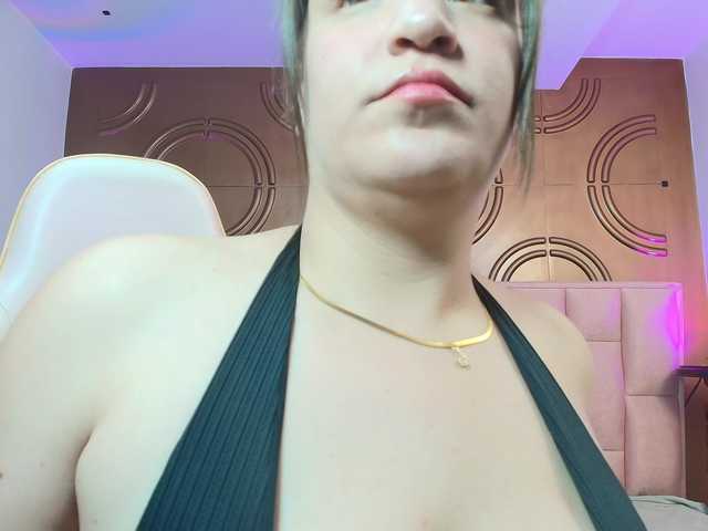 valeriaa19 live webcam show