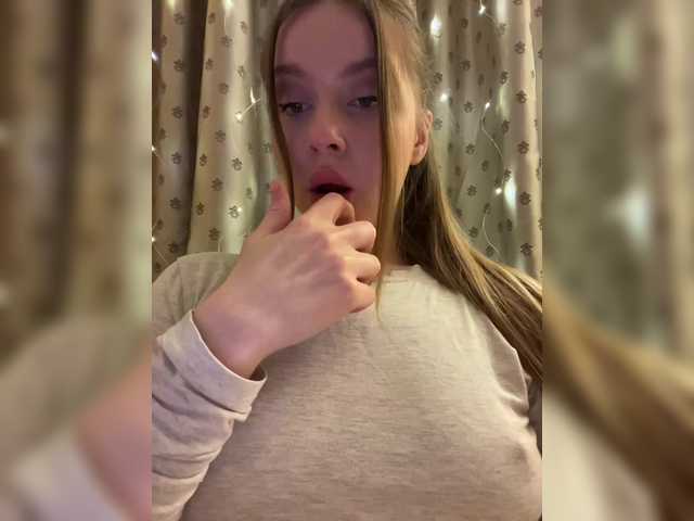 Natalymoodhot live cam preview