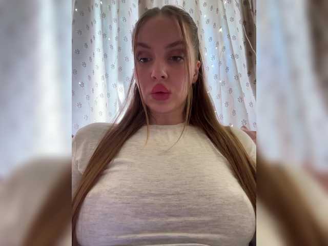 Natalymoodhot Live Cam and Statistics on UnifiedCams