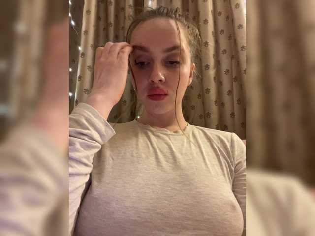 le modèle Wetshow est en webcam porno dans un show sur le site bongacams, il possède les tags suivants: White/Caucasian,Brunette,Shaved