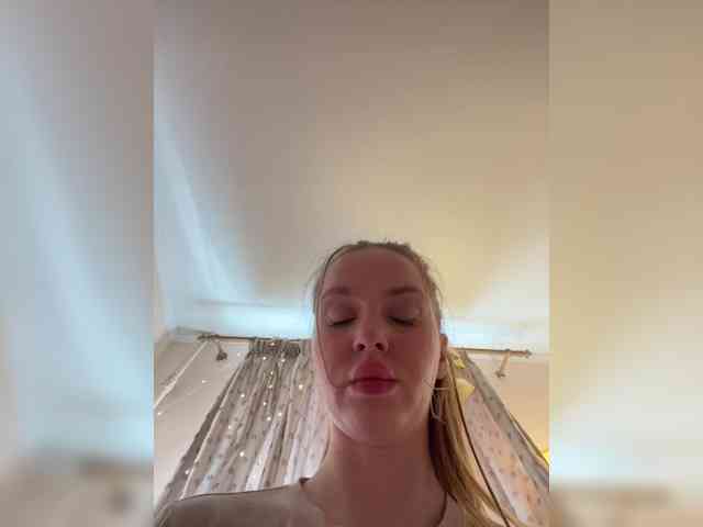 Модель: KissMay