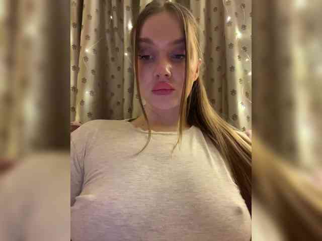 Dashahot8989 webcam