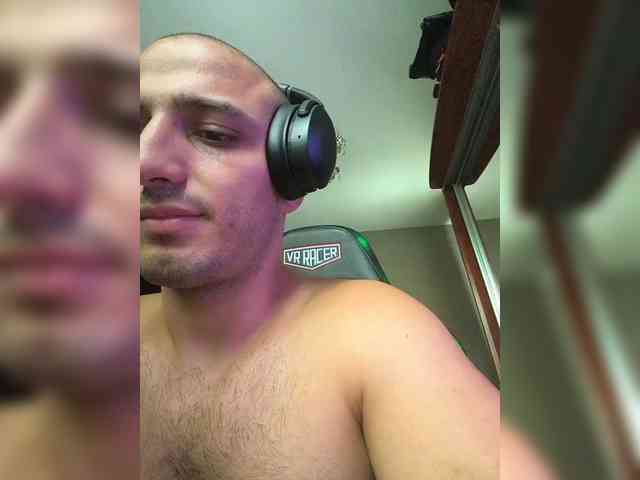 handsomehercules's live room