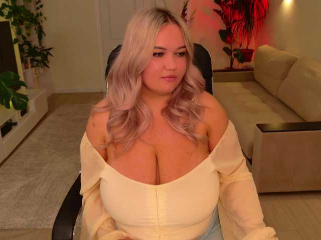 le modèle Sunshinee-S est en webcam porno dans un show sur le site bongacams, il possède les tags suivants: White/Caucasian,Blonde,Shaved