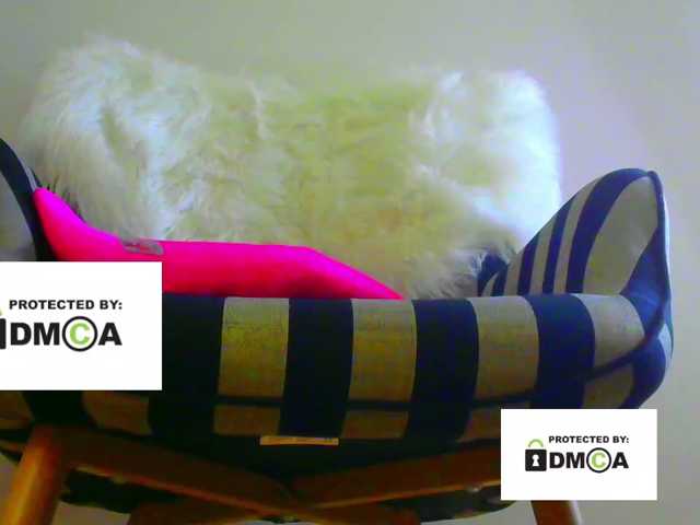 FeminaF live cam on BongaCams