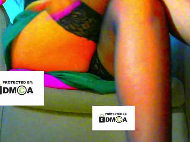 FeminaF webcam