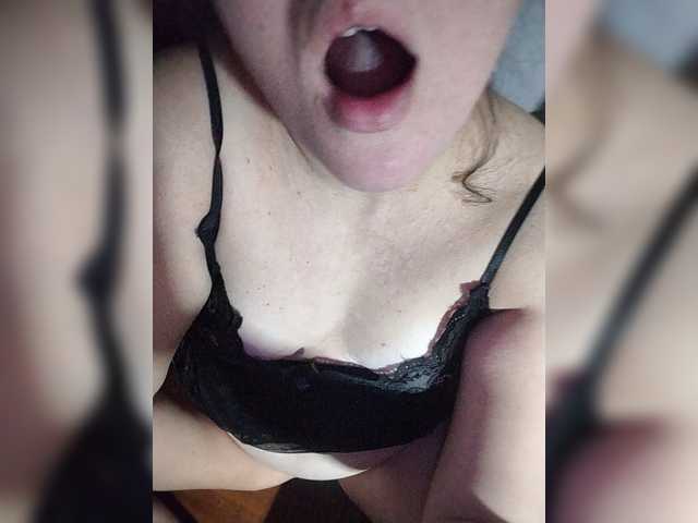 Mia883