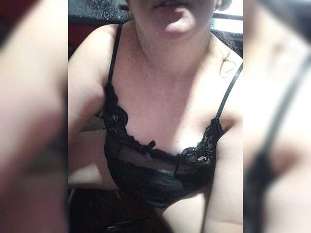 Mia883