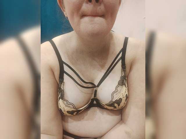 Mia883 live cam on BongaCams