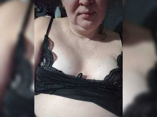 Mia883