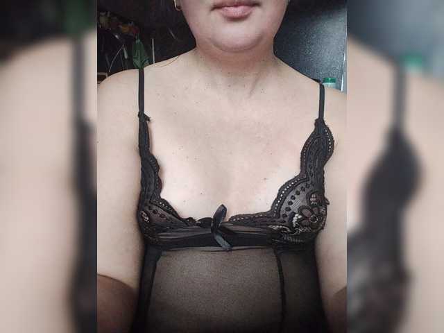 Mia883, en vivo ahora en BongaCams