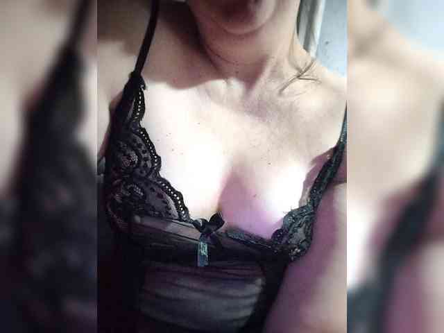 Mia883 webcam