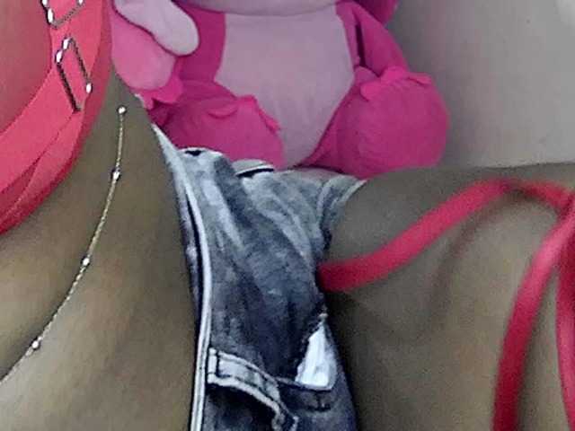 le modèle sara-greyx est en webcam porno dans un show sur le site bongacams, il possède les tags suivants: Ebony,Brunette,Trimmed