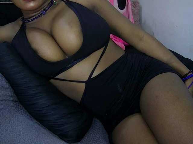 sara-greyx live cam on BongaCams