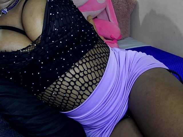 sara-greyx live cam on BongaCams