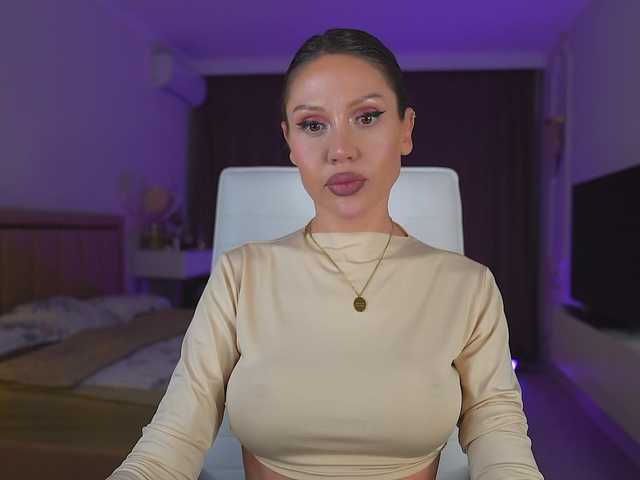 tina-coka111 live cam