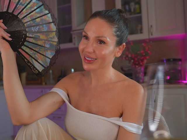 tina-coka111 live cam on BongaCams