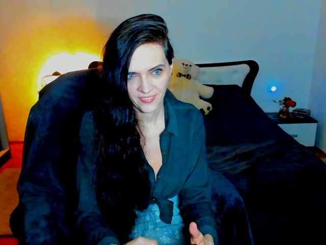 SexQueen11 live cam on BongaCams