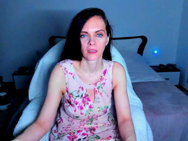 SexQueen11 live cam on BongaCams
