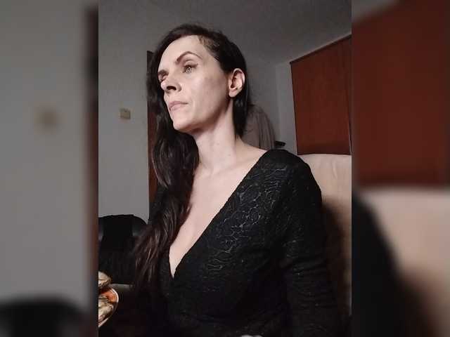 SexQueen11 live cam on BongaCams
