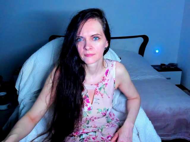 SexQueen11 live cam on BongaCams