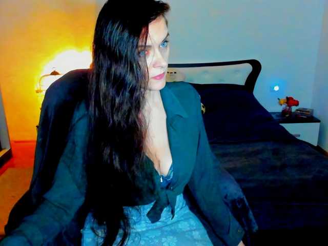 SexQueen11, en directo ahora en BongaCams