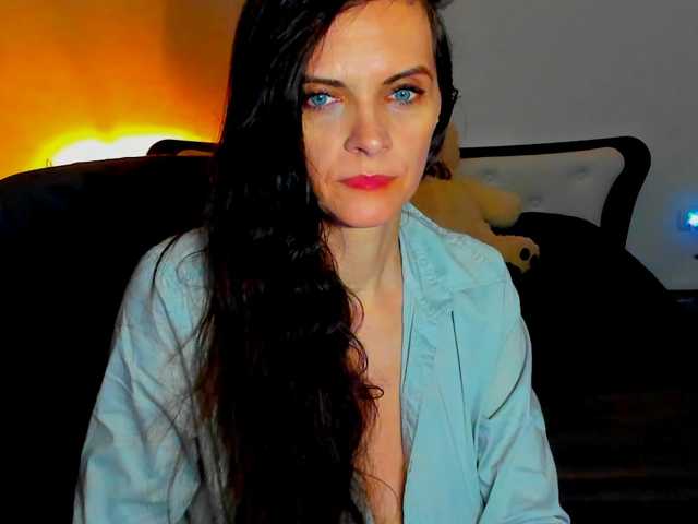 SexQueen11, en vivo ahora en BongaCams