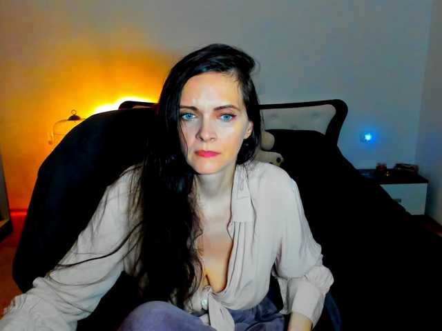 SexQueen11 live cam on BongaCams