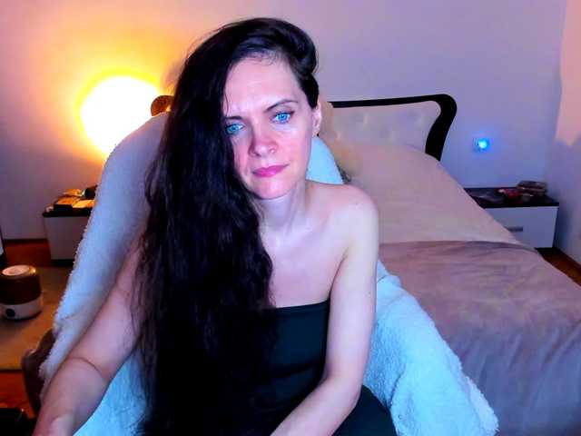 SexQueen11 live cam on BongaCams