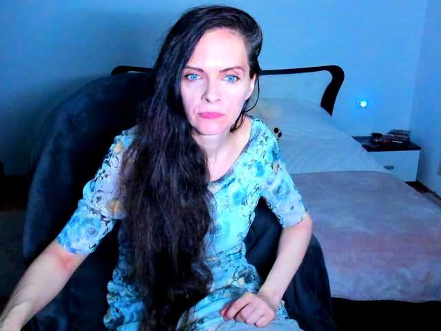 SexQueen11 live on BongaCams
