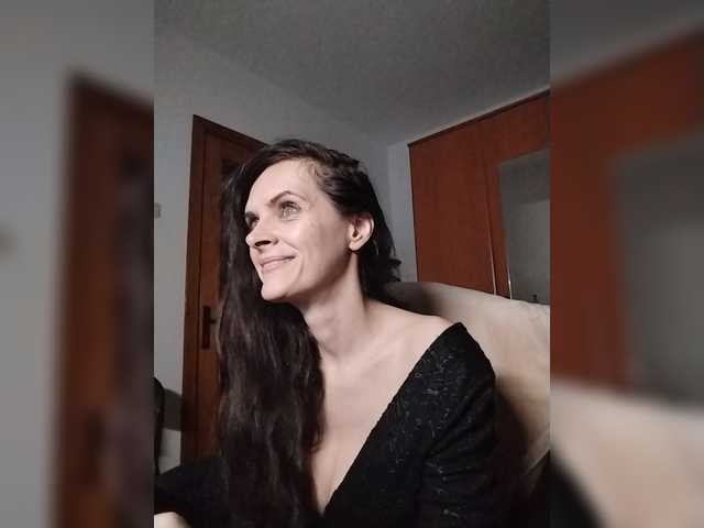 SexQueen11 live cam on BongaCams