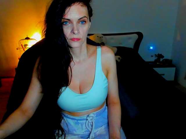 SexQueen11 live cam on BongaCams