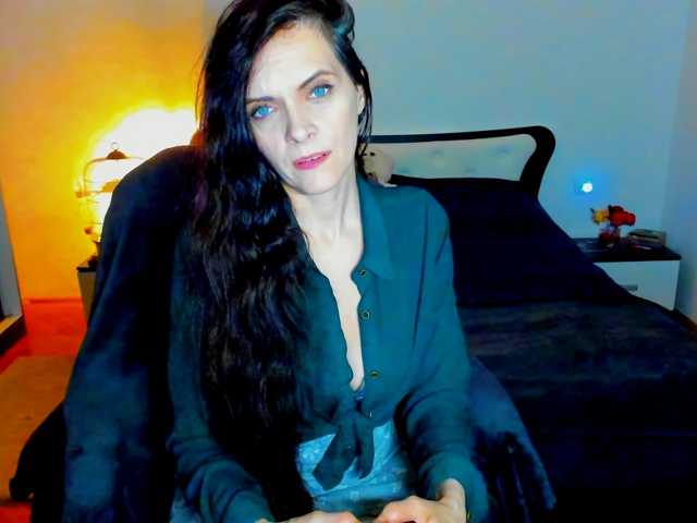 SexQueen11, en directo ahora en BongaCams