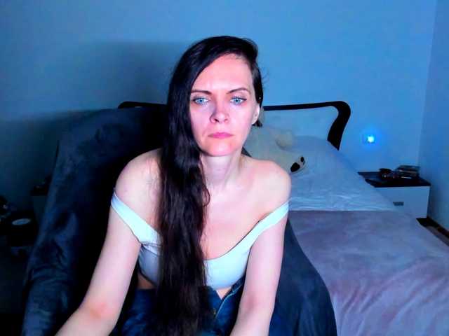 le modèle SexQueen11 est en webcam porno dans un show sur le site bongacams, il possède les tags suivants: White/Caucasian,Brunette,Shaved