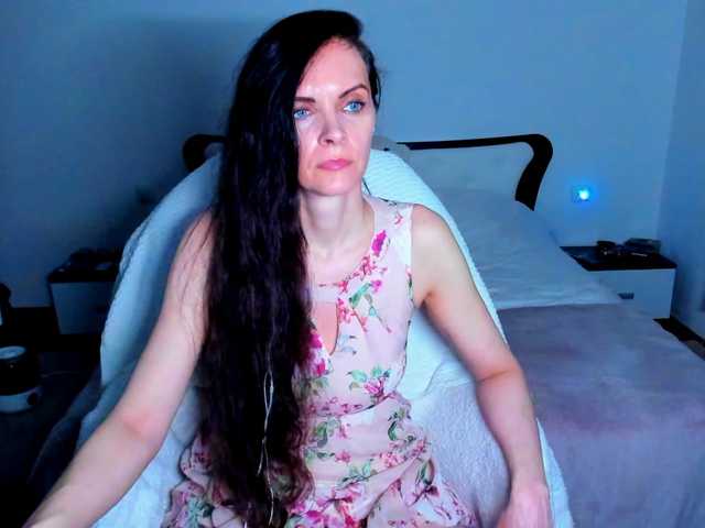 SexQueen11 live cam on BongaCams