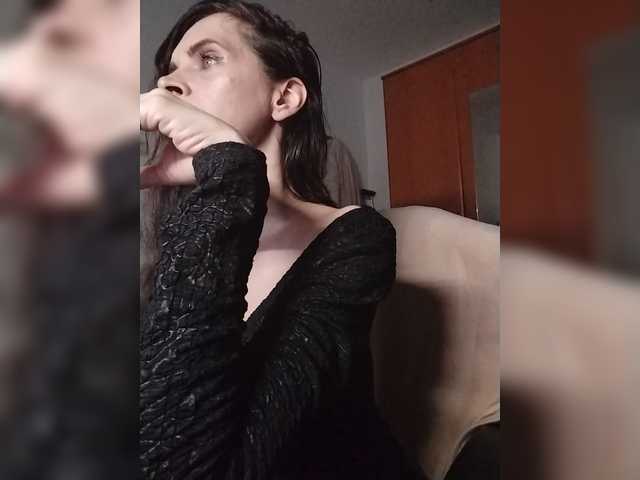 SexQueen11 live cam on BongaCams